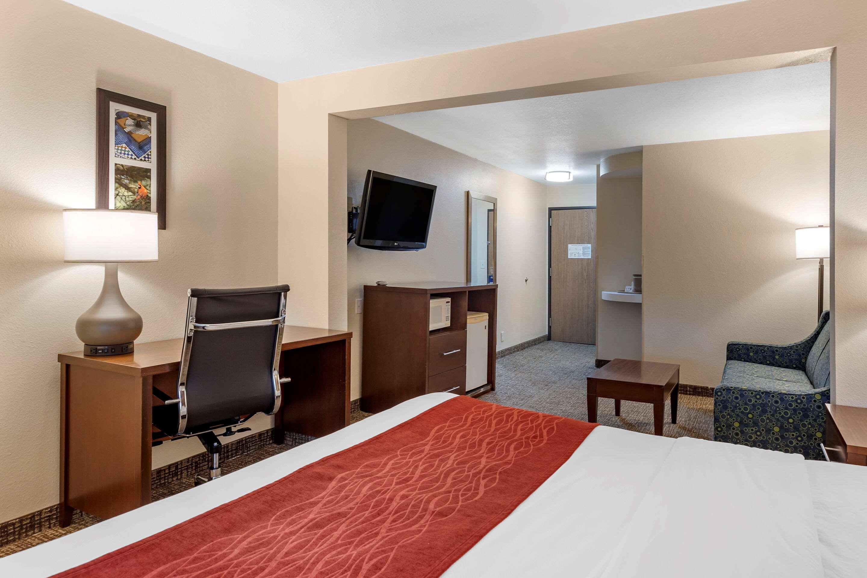 Comfort Inn & Suites Greenville I-70 Ngoại thất bức ảnh