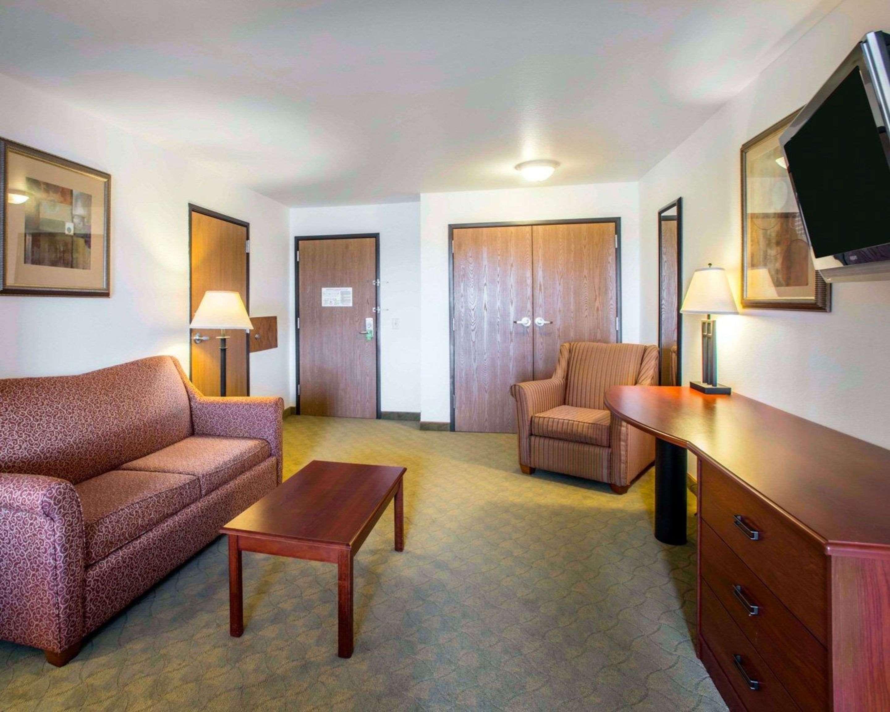 Comfort Inn & Suites Greenville I-70 Ngoại thất bức ảnh