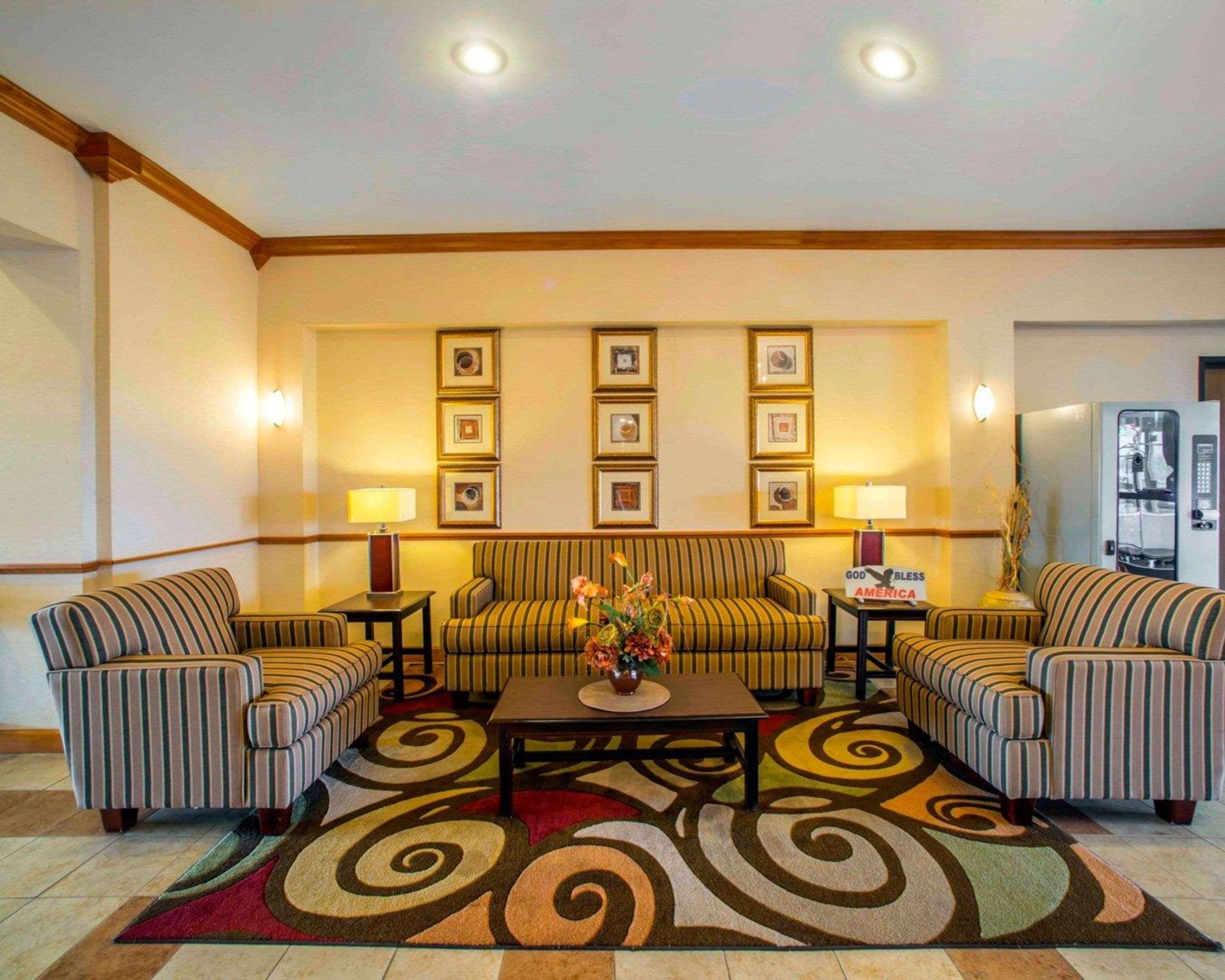 Comfort Inn & Suites Greenville I-70 Ngoại thất bức ảnh