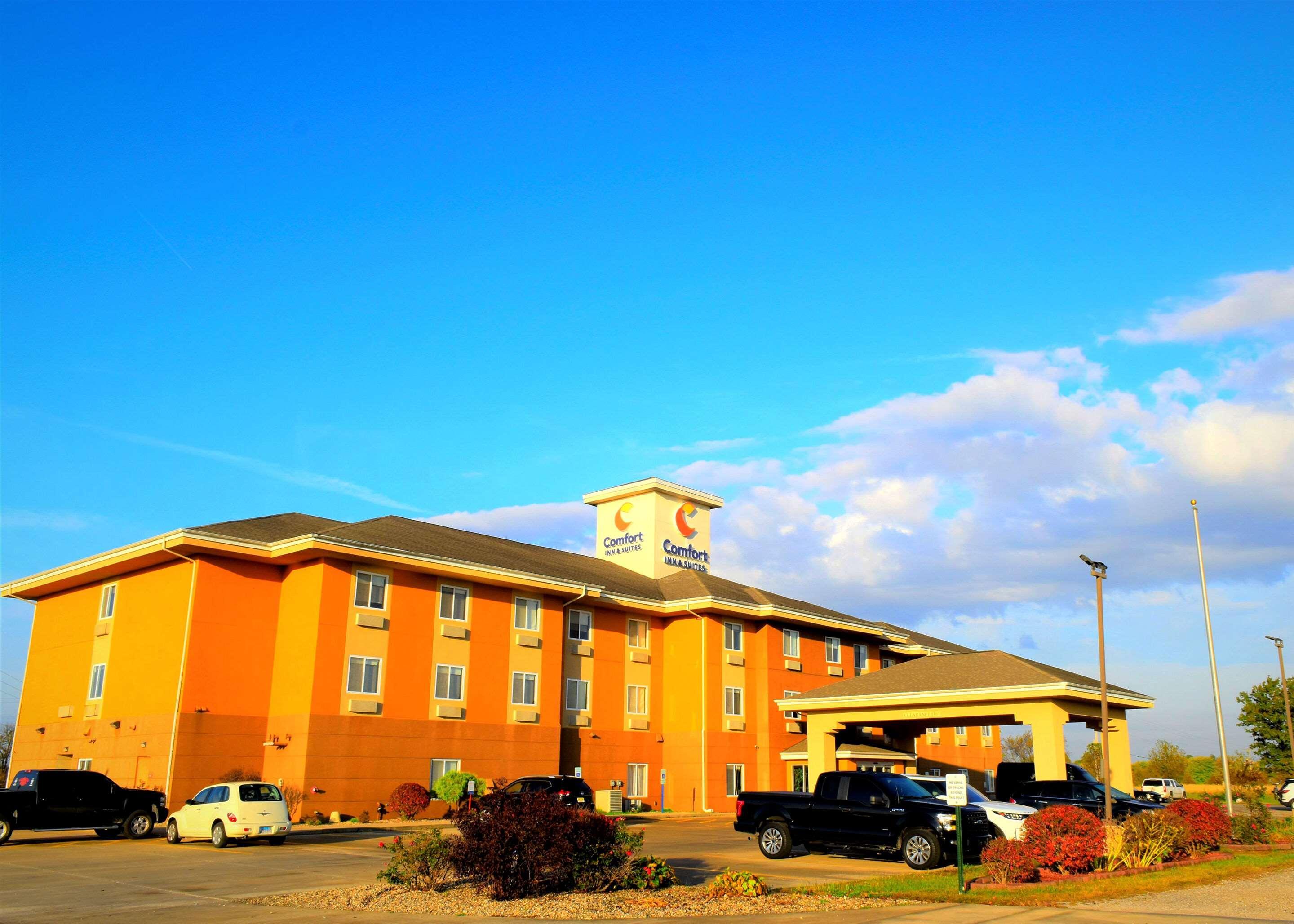 Comfort Inn & Suites Greenville I-70 Ngoại thất bức ảnh