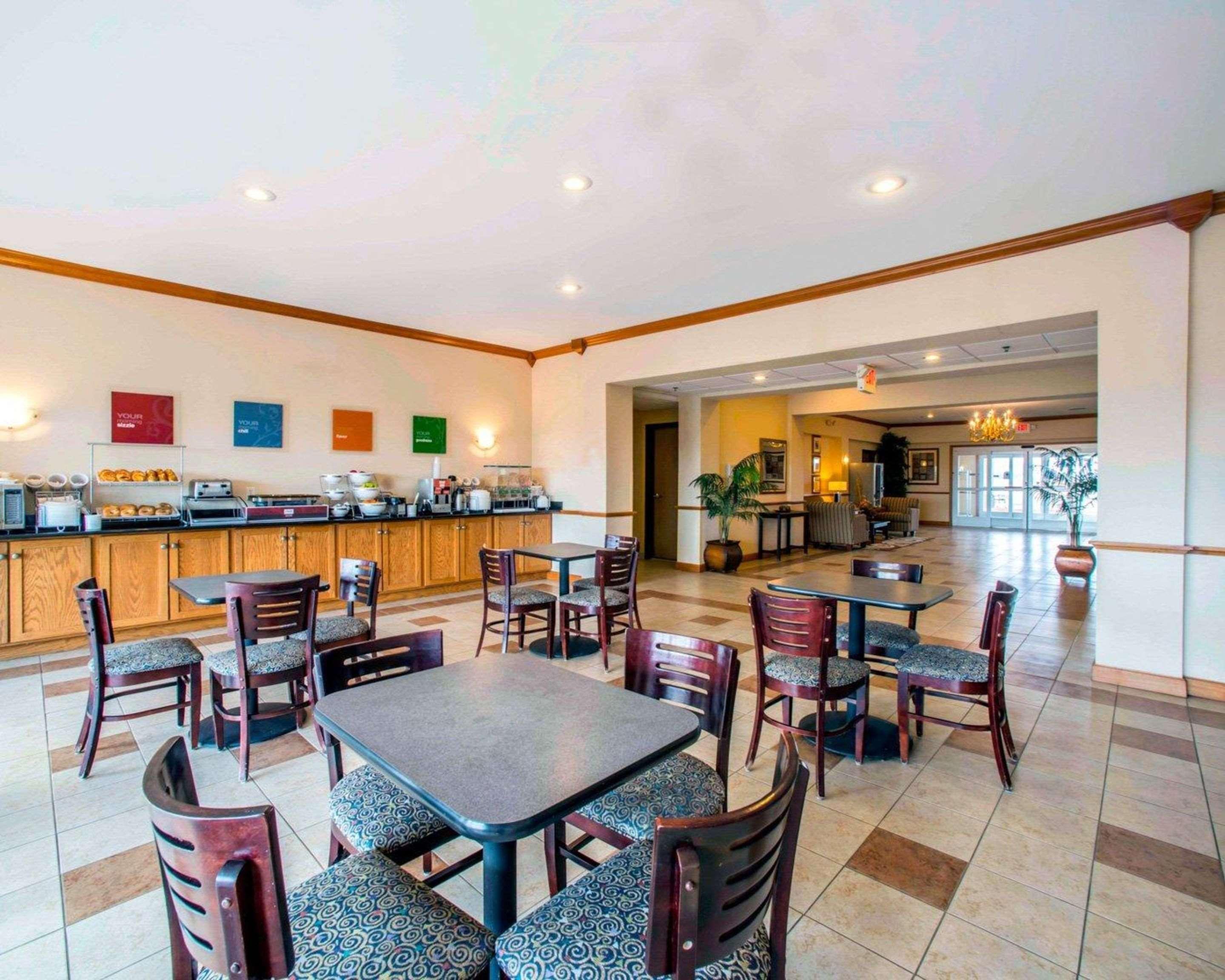 Comfort Inn & Suites Greenville I-70 Ngoại thất bức ảnh