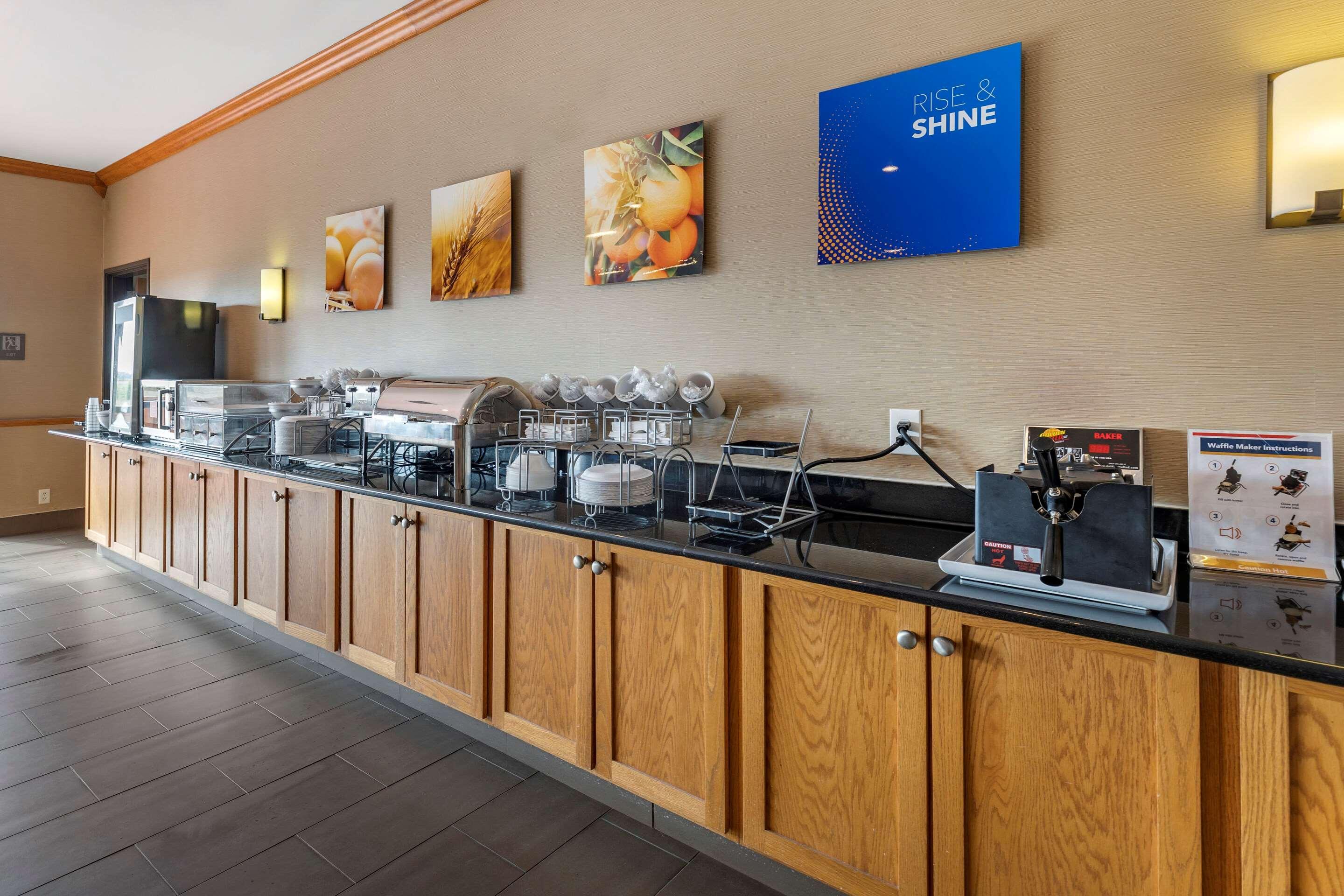 Comfort Inn & Suites Greenville I-70 Ngoại thất bức ảnh